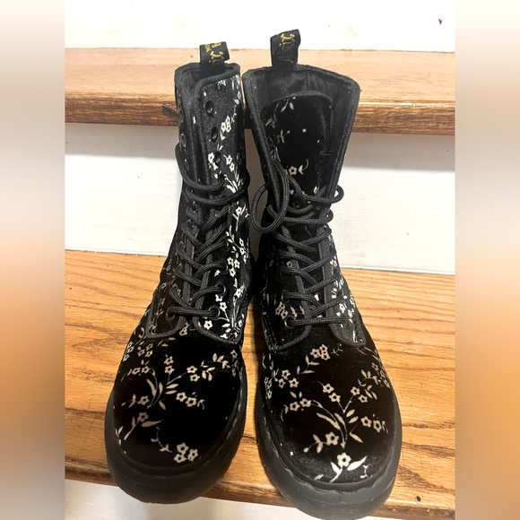 Women Dr. Martens Velvet Boots with Floral Pattern SZ 6 - Picture 3 of 6